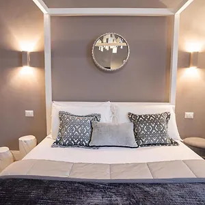 https://cardilli-luxury-rooms.it-romehotels.com