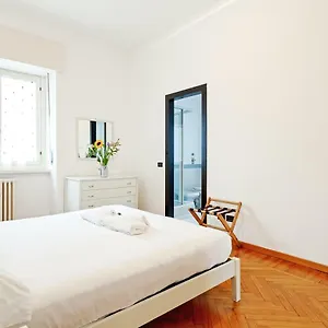 S. Maria Valle Roomy Flat Milan