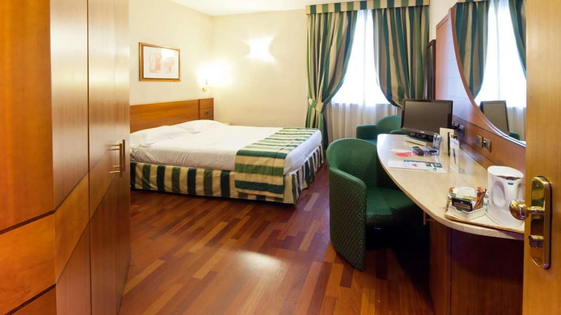Hotel Mirage Sure Hotel Collection By Best Western Милан 4*,